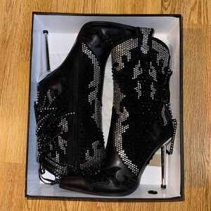 Azalea Wang Sion Ankle Boot in black